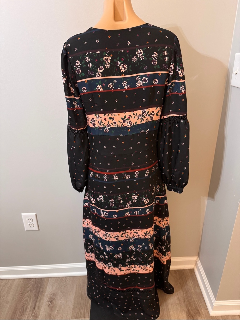 Ella Moon Maxi Dress Black Floral Medium Long Sleeve - Picture 4 of 6